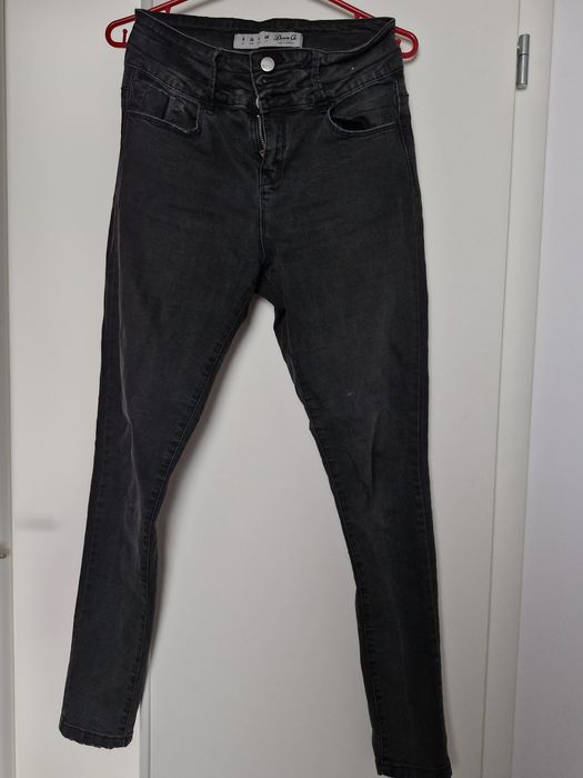 Spodnie z wysokim stanem