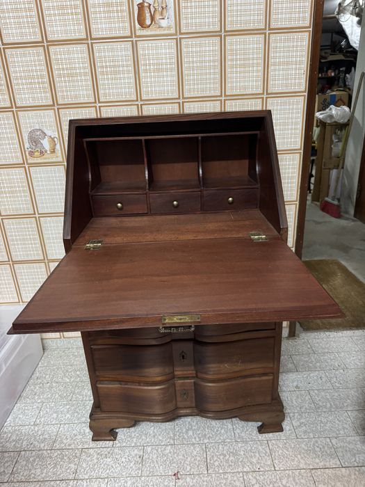 Escrivaninha antiga!