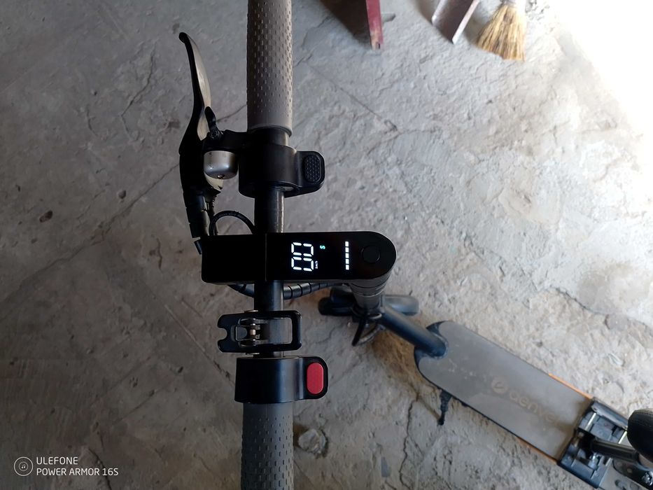 Електросамокат з сидінням