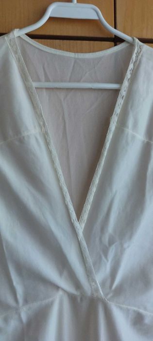 Biała halka lub koszula nocna