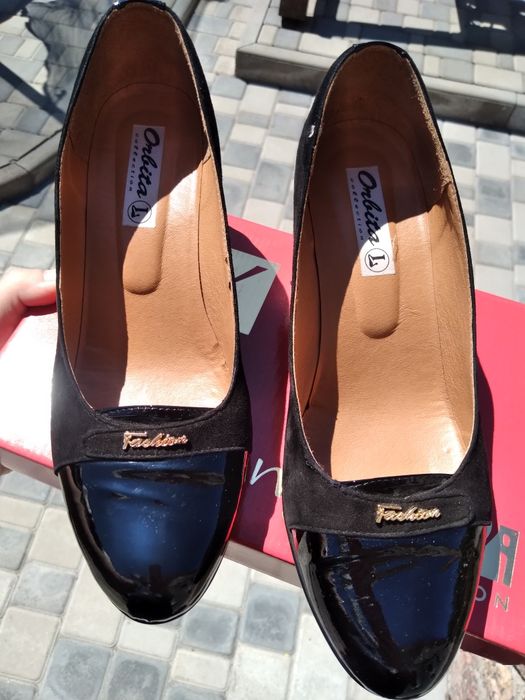 Продам.Натуральний замш41розмір