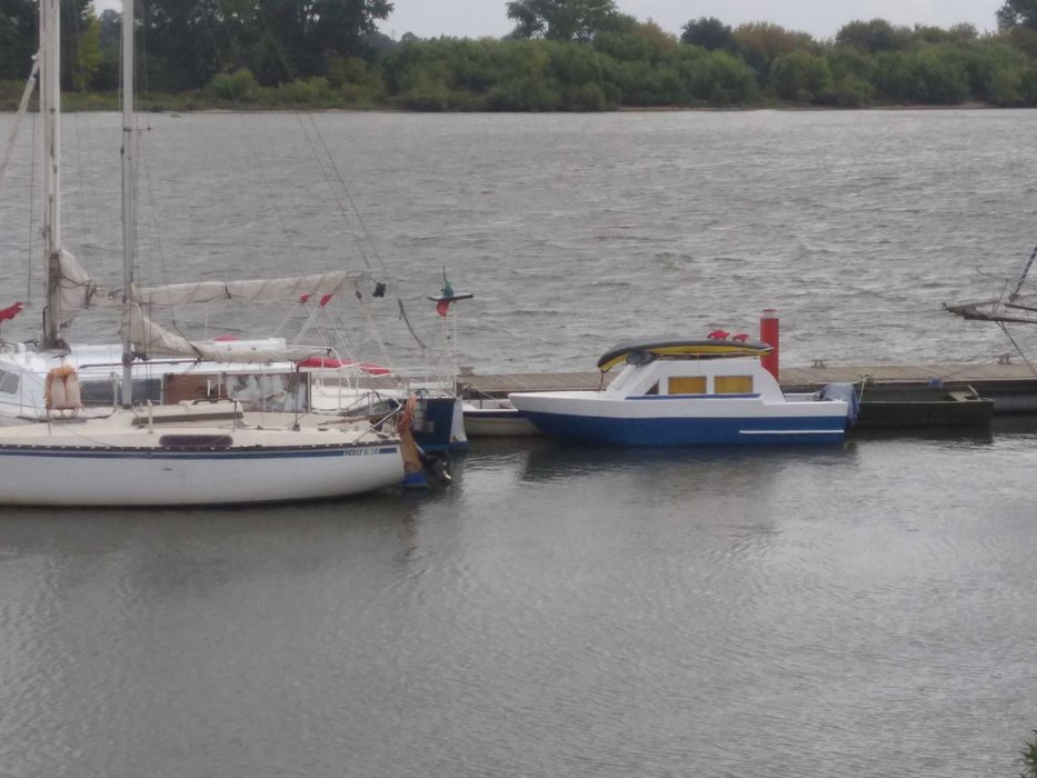 Barco cabinado - motor 4 tempos - inspecionado até Setembro de 2031