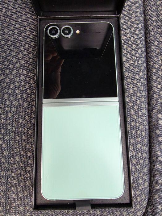 Samsung Galaxy Flip 6 . 512