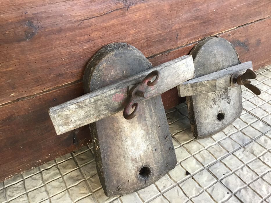 Tampos de pipos antigos em madeira