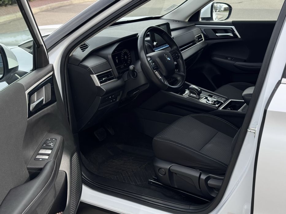 Mitsubishi Outlander EV, 2023 року, 2.4 плагін-гібрид автомат 4wd 34км