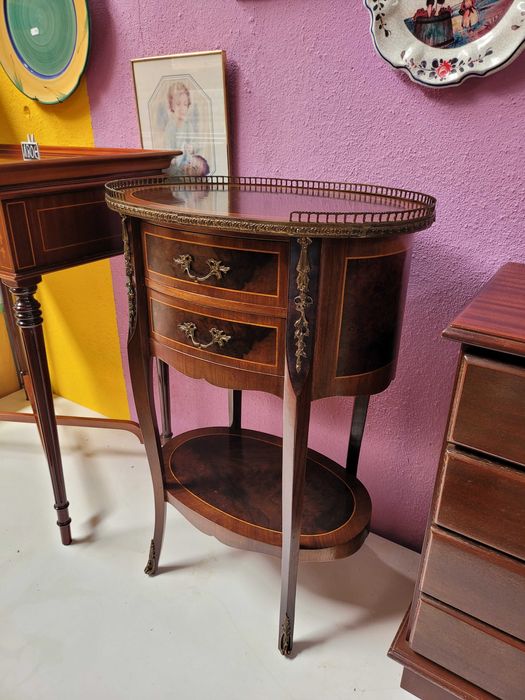 Mesa de apoio antiga com duas gavetas - Muito bom estado ger