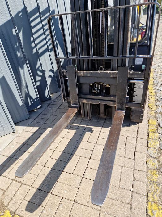 Empilhador Doosan Daewoo a Gás - Triplex.