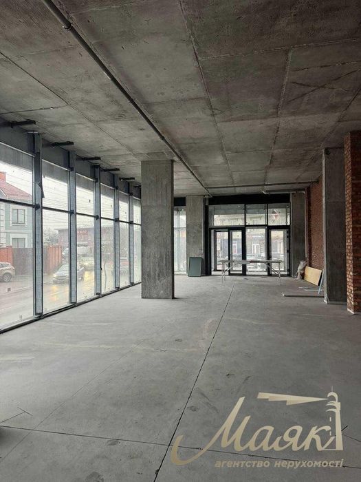 Продаж фасадного приміщення (200м2) в ЖК "Рівʼєра", м. Славутич