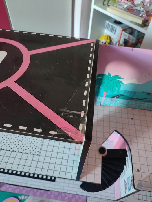 Domek drewniany dla lalek lol