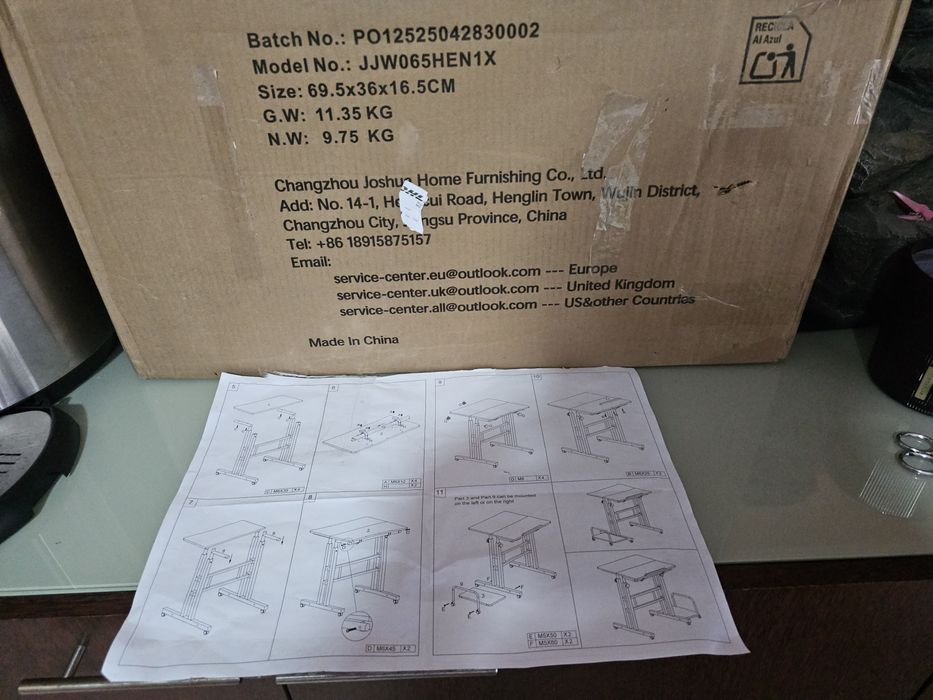 Secretária Preta completamente nova em caixa