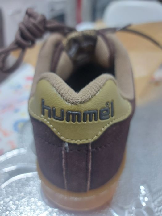 Ténis castanhos n.38, com apontamento douradoss