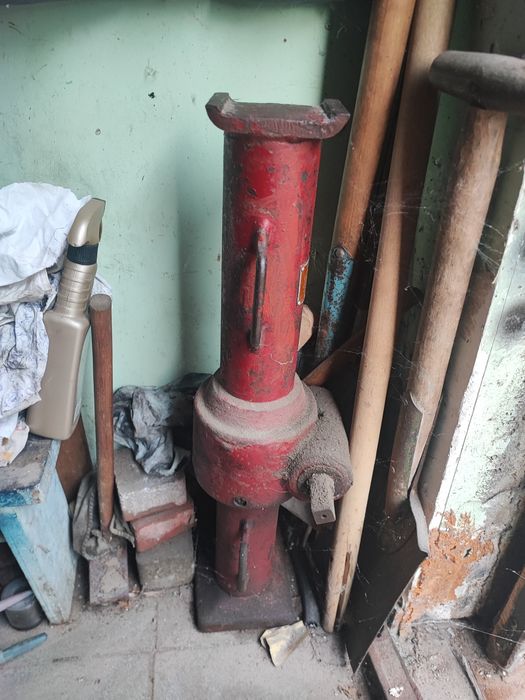 podnośnik wspornik budowlany