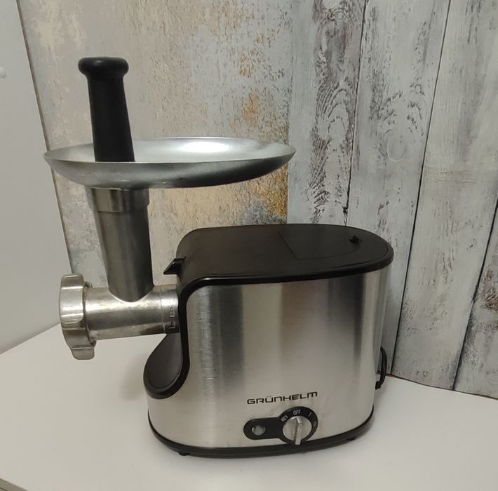 Электрическая мясорубка Grunhelm AMG240SSJ 3в1 2400Вт