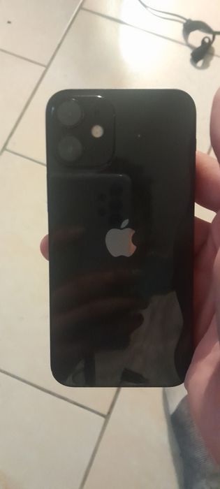 Iphone 12 mini szwankuje bateria po za tym działa bez zarzutu