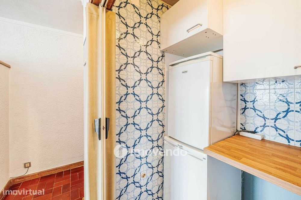 Apartamento T1 junto à praia, com estacionamento, Costa da Caparica