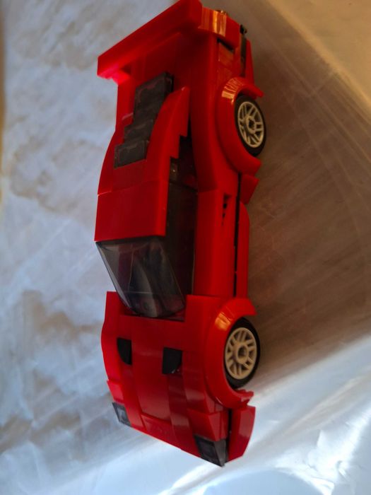 Carro com 197 peças