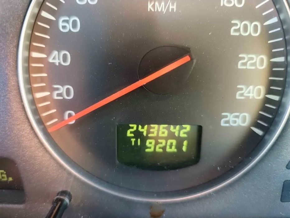 2006 Volvo XC90 2,4 дизель, автомт.  В наявності.  У Львові.  Тільки для діючих військових ЗСУ