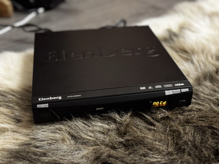 Легендарный DVD-плеер Elenberg DVD-2044U ваш билет в 2000-е
