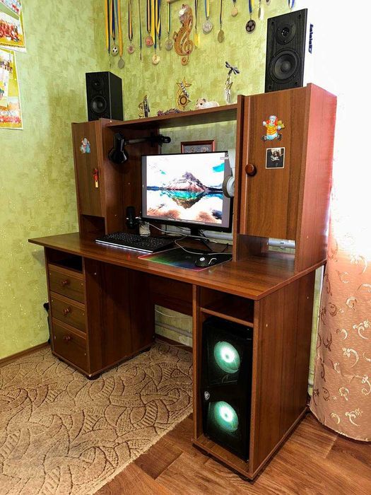 Комп'ютерний стіл/ стіл для навчання