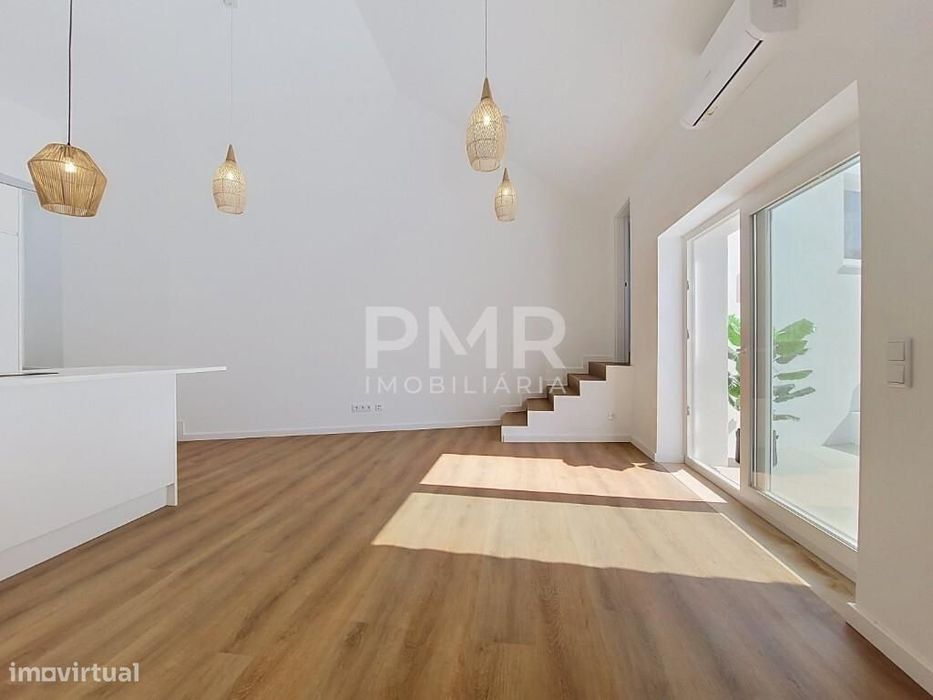 Moradia T2 Totalmente Remodelada em Caxias