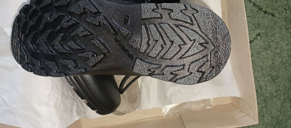 тренінгові ботинки, 44 розмір, гортекс, непромокаючі.