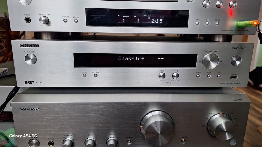 Duża wieża ffirmy Onkyo