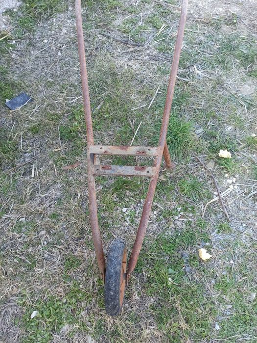 Carro para motores de rega