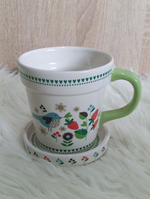 Ceramiczny kubek z podstawką