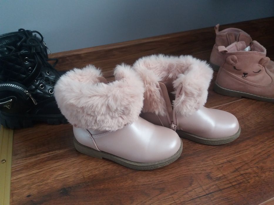 Buty rozmiar 25 . Różowe