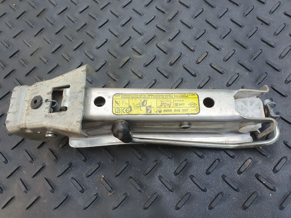 Lewarek podnośnik Renault Clio III 8200242037