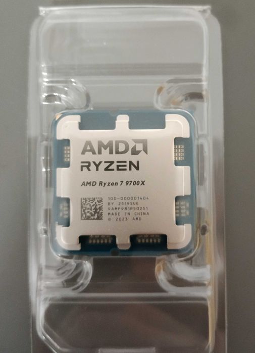 Процесор AMD Ryzen 7 9700X