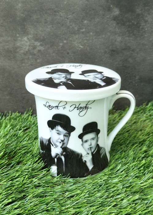 Kubek i pookrywka Flip i Flap. Laurel i Hardy od The Leonardo Collecti
