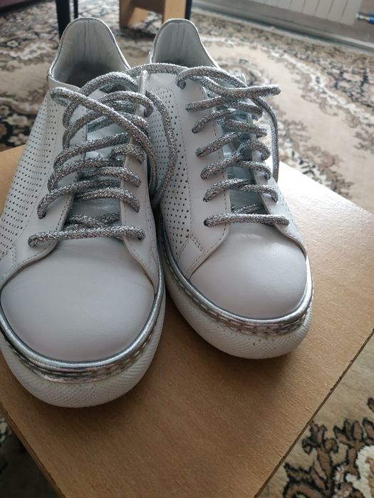 Białe buty skórzane rozm.36 Venezia