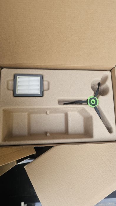 iRobot Roomba j7+ – Como novo + Garantia Nov 2026 + Acessórios