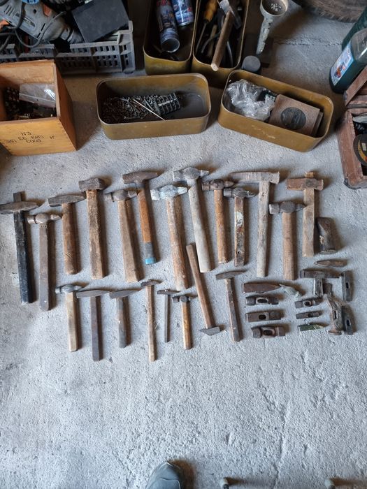 Топор Молоток Киянка Напильник Инструмент