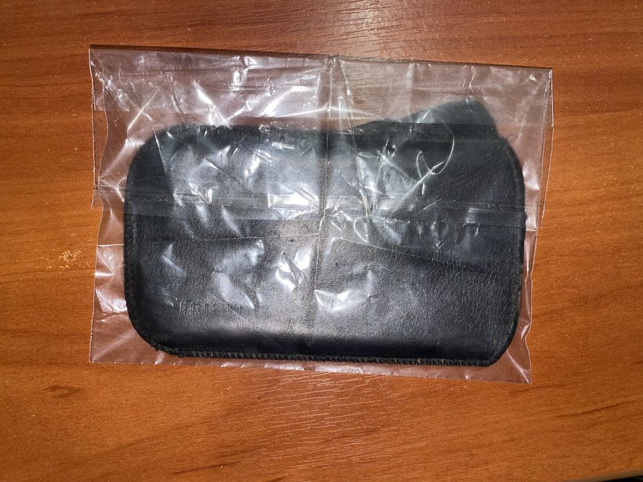 Футляры кожанные для мобильных телефонов