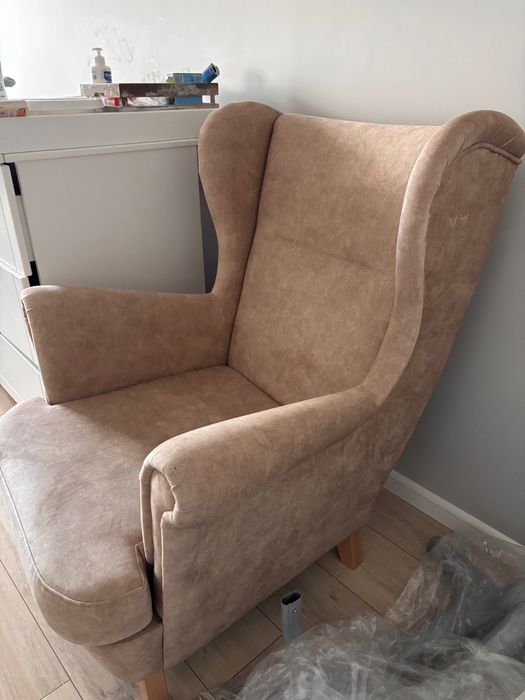 Fotel uszak beżowy