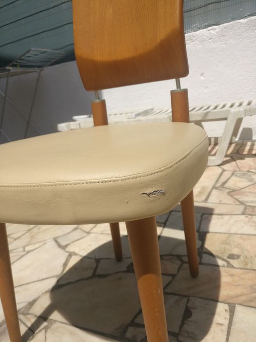 Cadeiras madeira maciça e cabedal