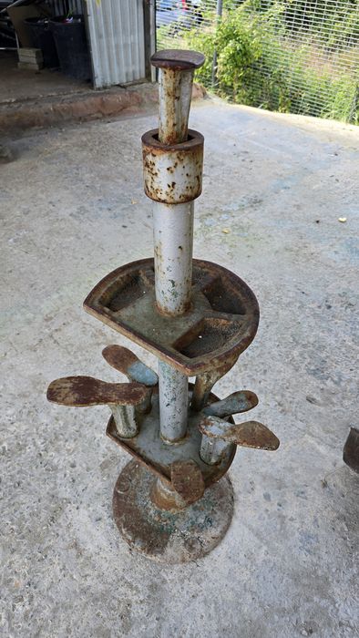 Vendo  utensílio para sapateiros em ferro forjado
