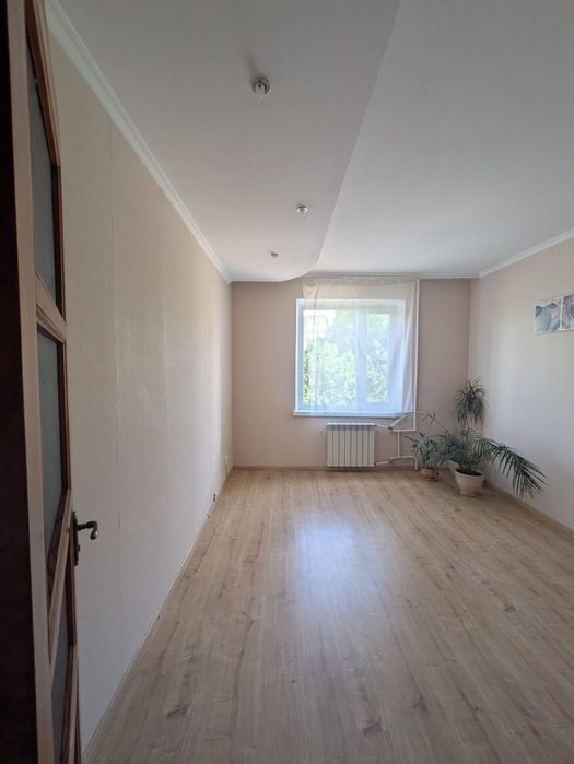 Продаж  двохкімнатної квартири по вул. Володимира Великого,55.