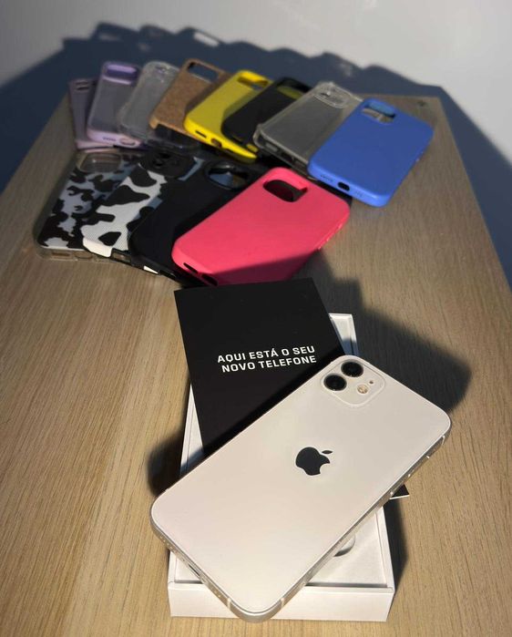 Apple iPhone 12 com capas