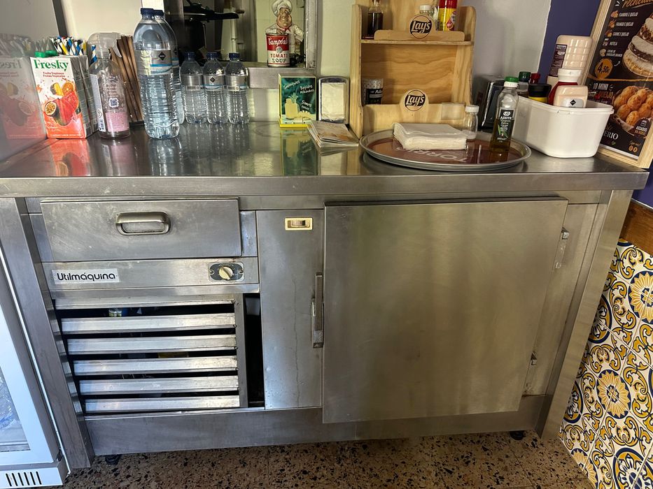 Bancada com frigorífico em Inox