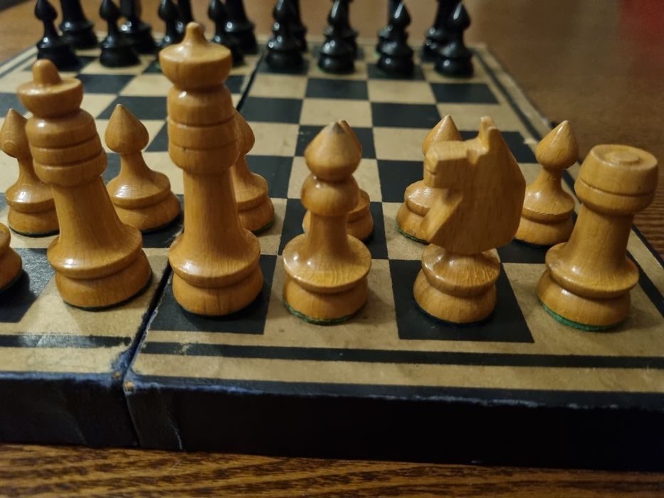 Stare szachy drewniane