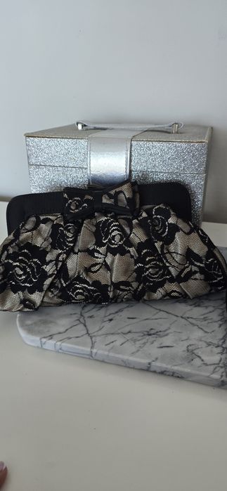 Torebka koktajlowa z łańcuszkiem plus szpilki gratis