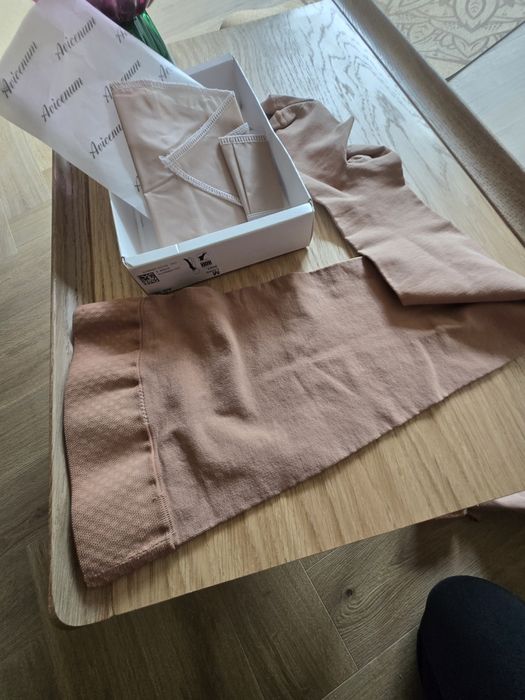 Pończochy uciskowe, samonośne. Avicenum.