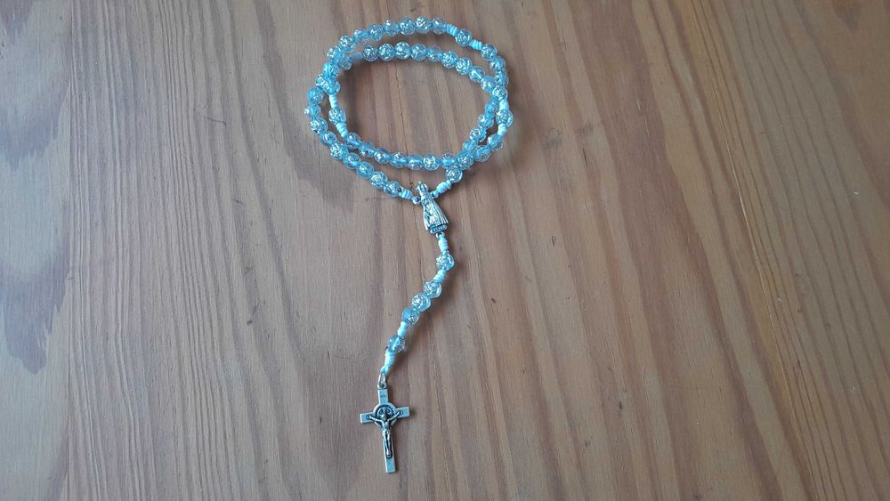 Terço branco de Nossa Senhora de Fátima  feito à mão