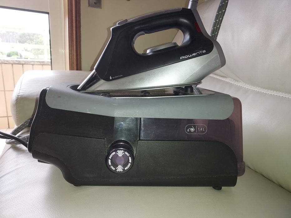 Ferro com Caldeira Rowenta Pro Perfect 2200W (Modelo DG8760)