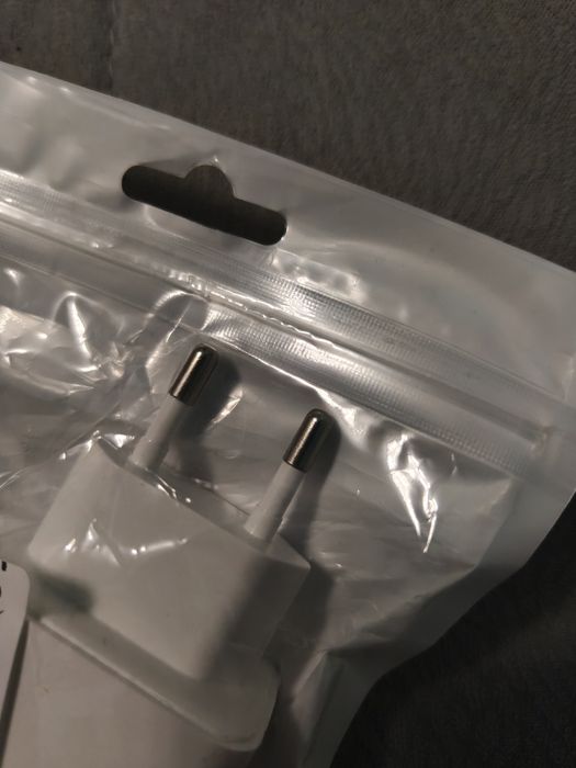 Ładowarka 120 W + Kabel 120 W 
2x wejście USB 
2x wejście PD 
+