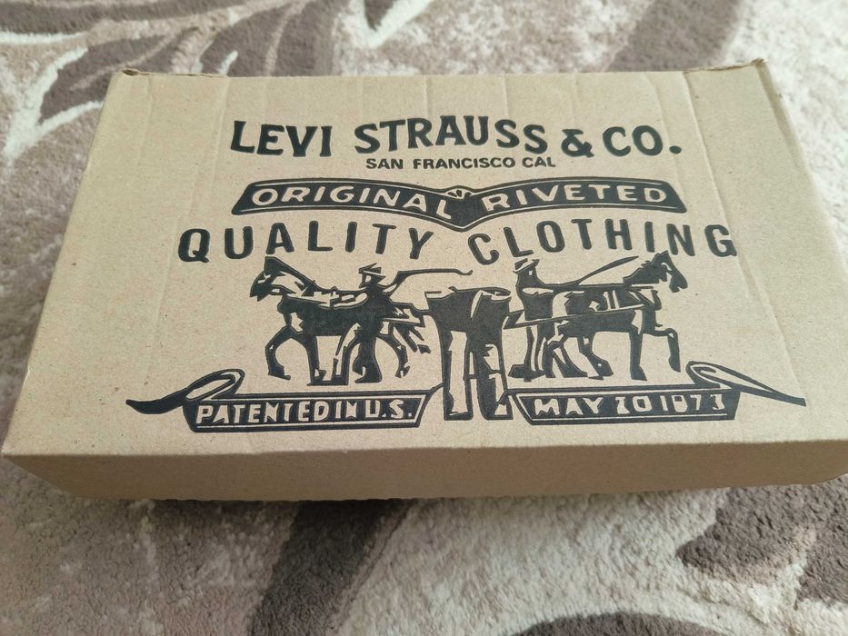 Продам нові мокасини з натуральної шкіри Levi's
