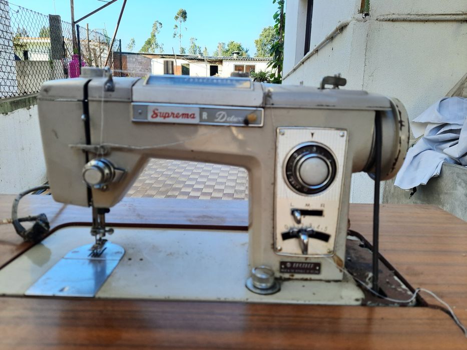 Máquina de costura (antiga)